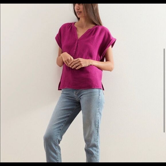 Banana Republic Gauze Button-Front Tee - Picture 4 of 10